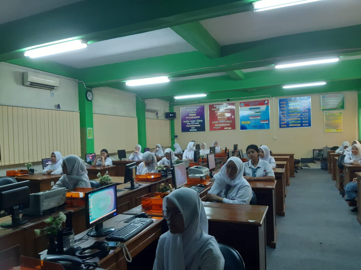 KELAS INDUSTRI XI MPLB SMKN 14 JAKARTA - Foto 2